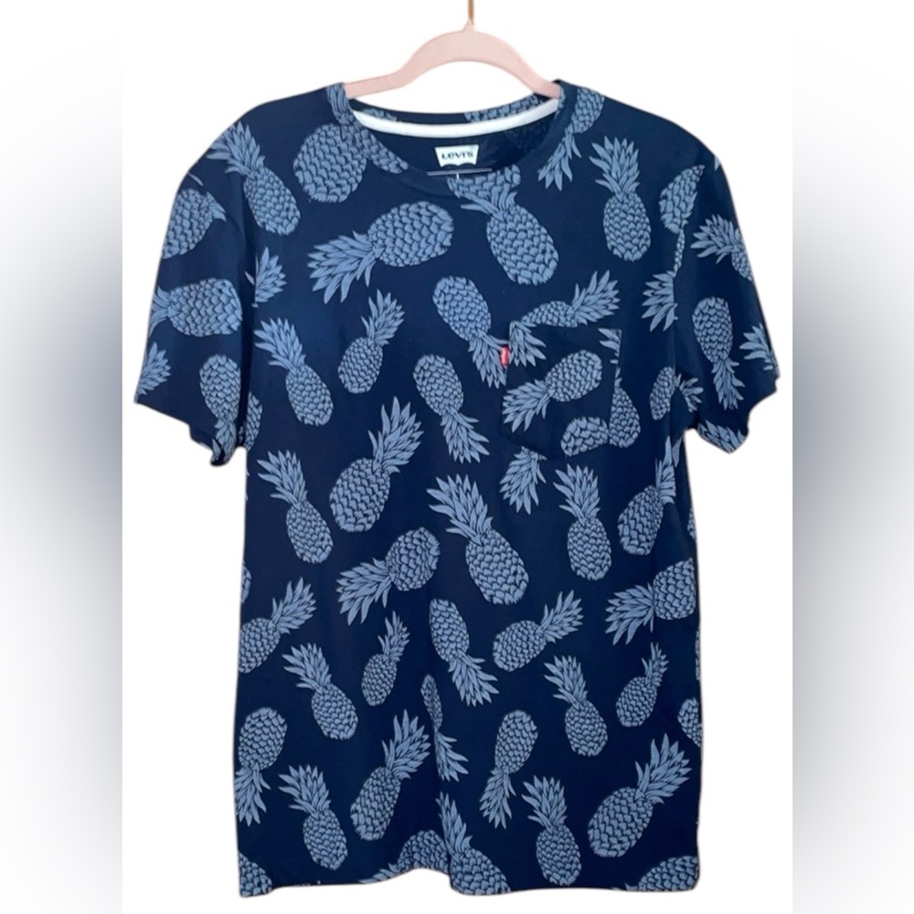 •LEVI'S•NWOT CLASSIC FIT BLUE PINEAPPLE SHORT SLEEVE CREWNECK T-SHIRT SIZE LARGE